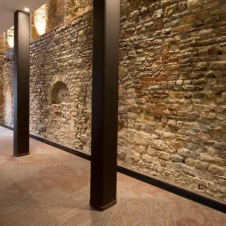 Hotel One