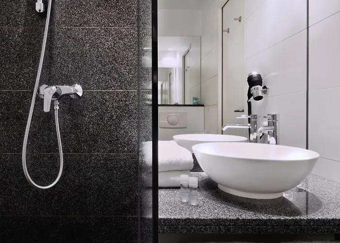 One 3* מגדבורג